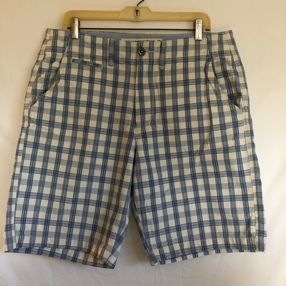 American Eagle Outfitters Other - American Eagle Classic Length Shorts Men’s size 34
